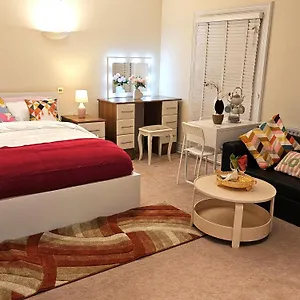 Guest house London Heathrow Glamour Mansion House, Uxbridge