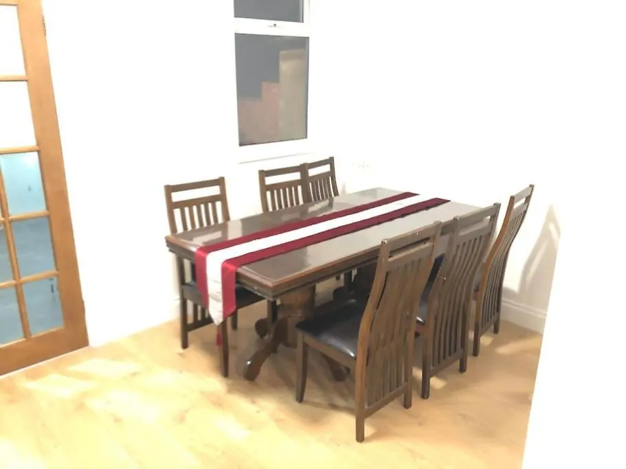 Holiday home Golden Villa Uxbridge