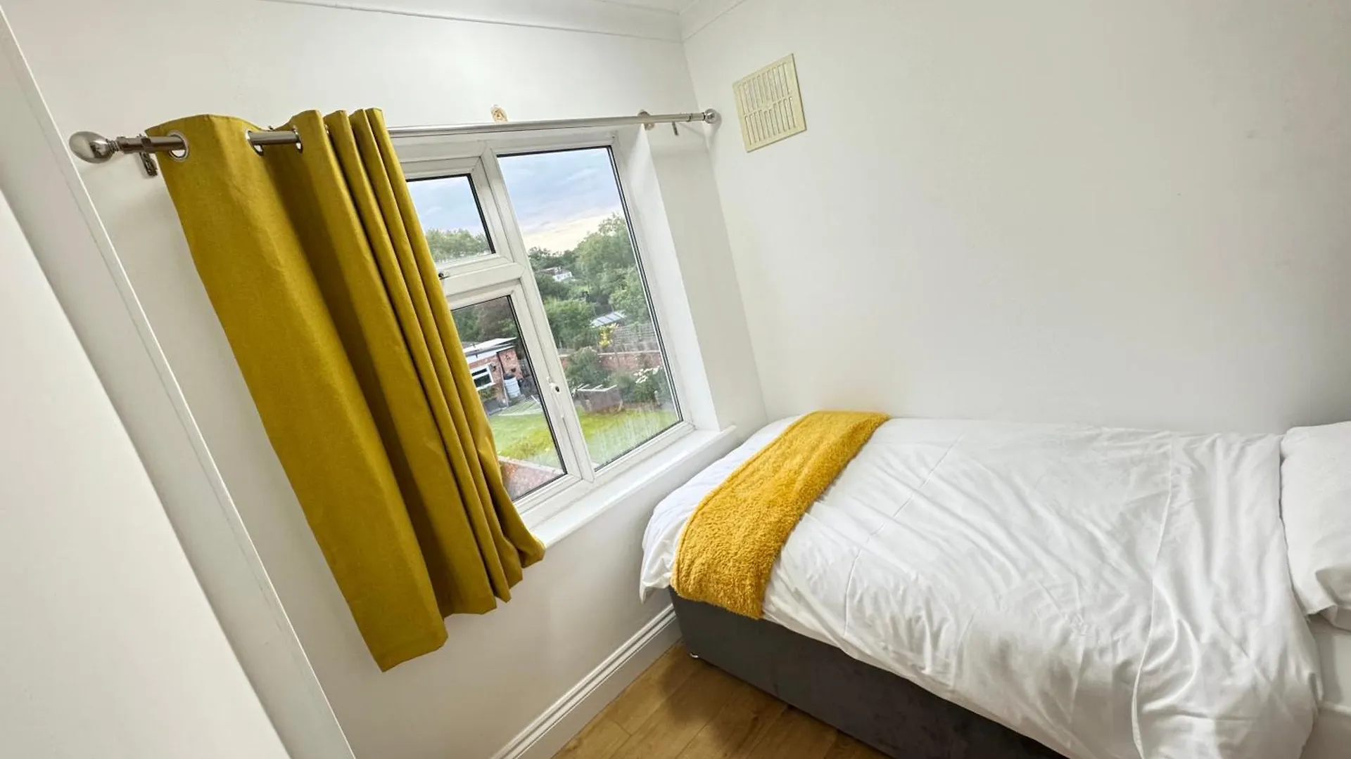 Holiday home Golden Villa Uxbridge United Kingdom